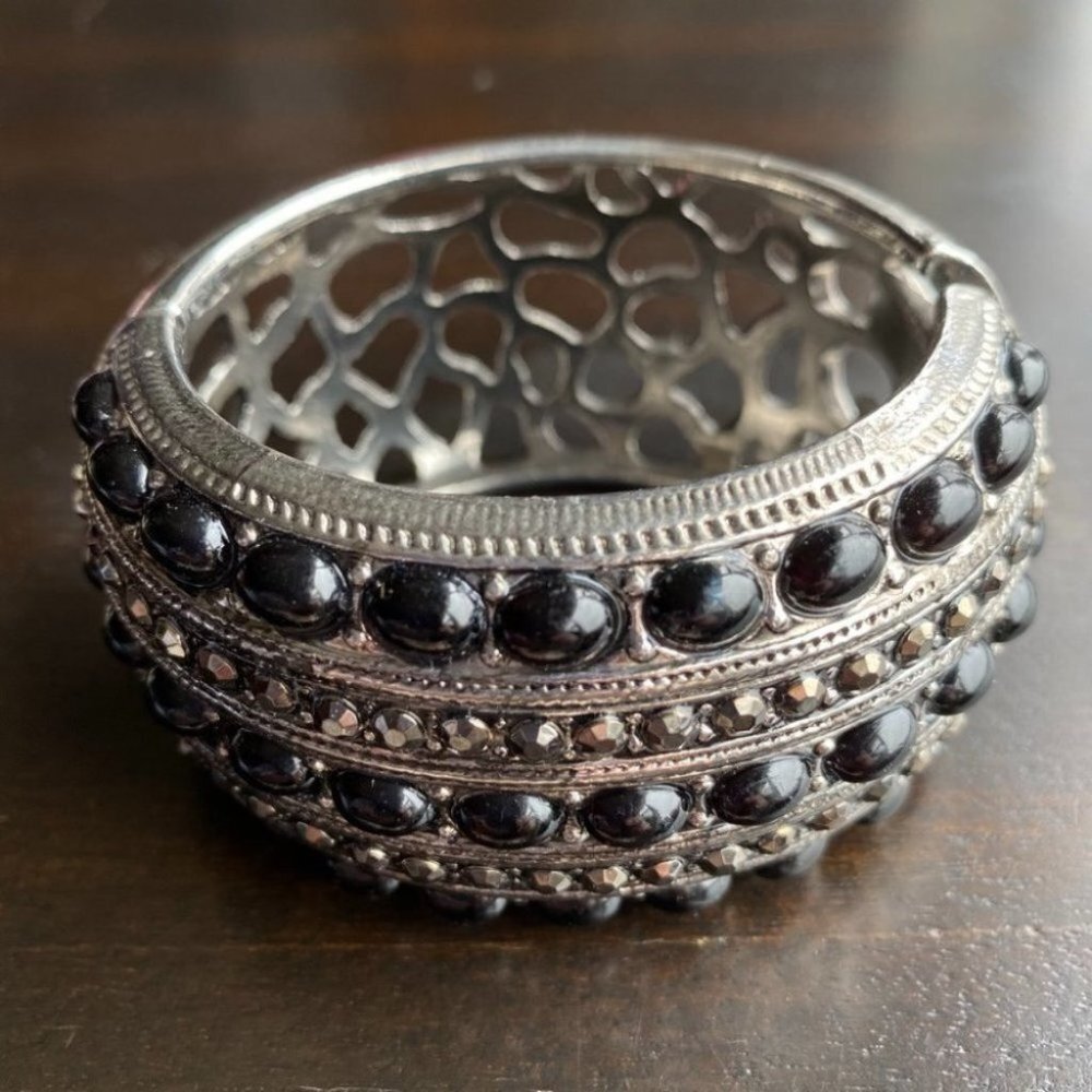 🟣 (2/$20) - Beautiful Wide Hinged Double Sided Fashion Bangle